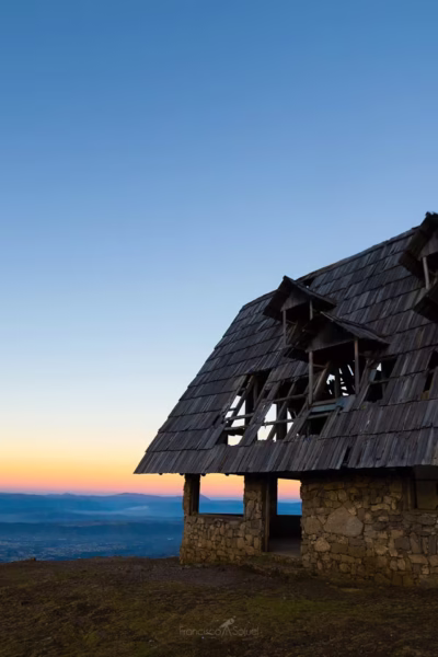 Cabaña sierra de los cuchumatanes al amanecer Cabaña sierra de los cuchumatanes al amanecer