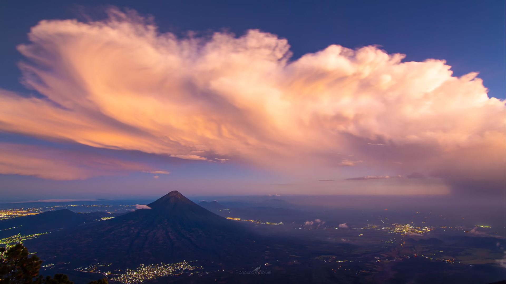Paisaje-de-noche-desde-volcan Paisaje-de-noche-desde-volcan