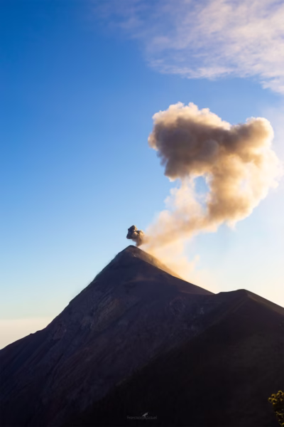 Volcan-de-fuego-humo Volcan-de-fuego-humo