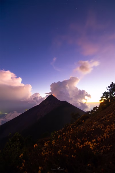 volcan-con-flores-y-estrella volcan-con-flores-y-estrella